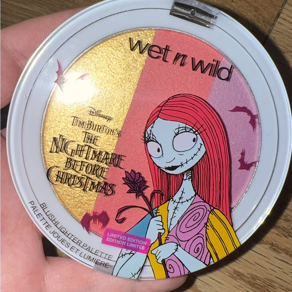 wet n wild The Nightmare Before Christmas Blush Highlighter Palette